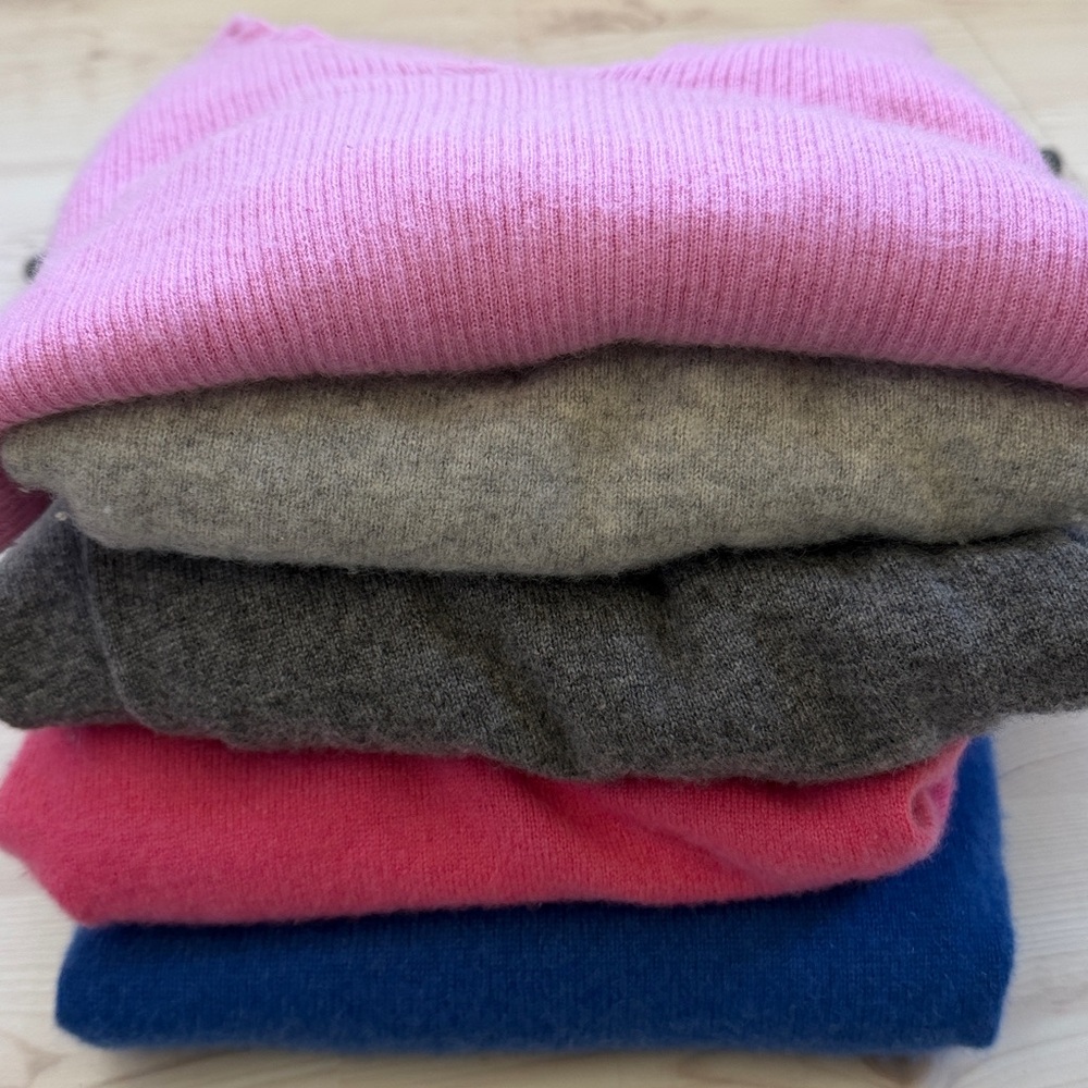 Bundle of spring cashmere V-Neck and Crew Neck Sweaters - Picture 7 of 7